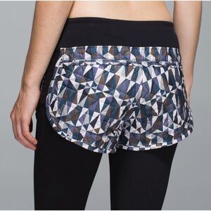 Lululemon Hot Cheeks Short II Stained Glass Love Neutral Blush Black size 6